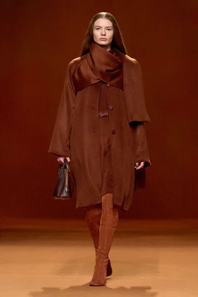 Look 18